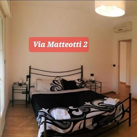 Via Matteotti & Via Carracci Apartments Bologna Buitenkant foto